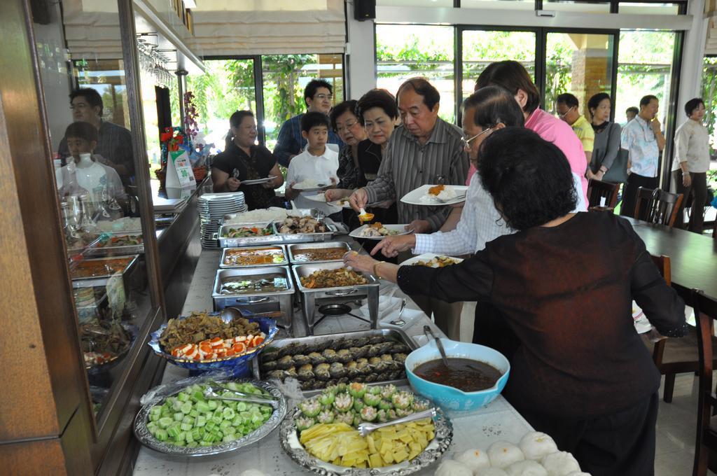 Maeklong Marina Resort Ratchaburi Extérieur photo